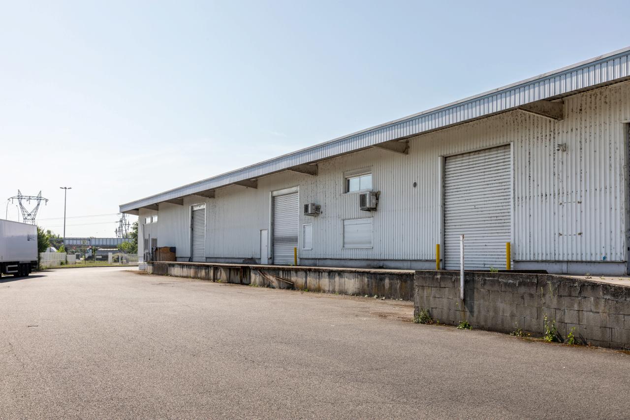 Local d'activité Portet-sur-Garonne 858m² Location local d'activité Portet-sur-Garonne Haute-Garonne OLACT2533375 3